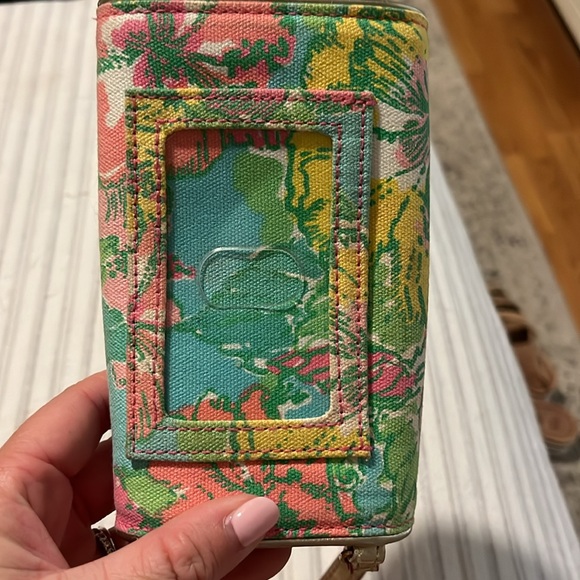 Iilly Pulitzer wristlet - Picture 2 of 3